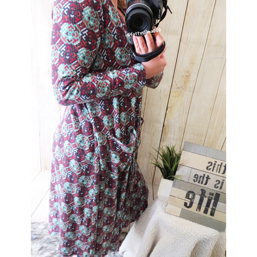 Lularoe printed Sarah duster cardigan 🌿 - Picture 4 of 7